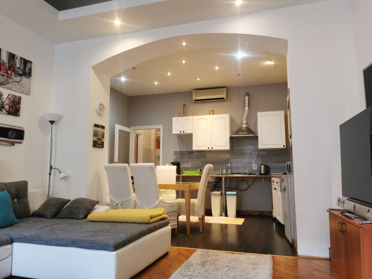 Patrik Apartman セーケシュフェヘールヴァール エクステリア 写真